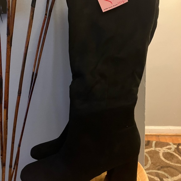 NWT wide calf suede boots - Picture 6 of 8